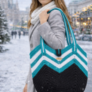 Handgehäkelte Winter-Shopper-Tasche „Nordic Chevron“ mit Zickzack-Muster in Weiß, Türkis und Schwarz